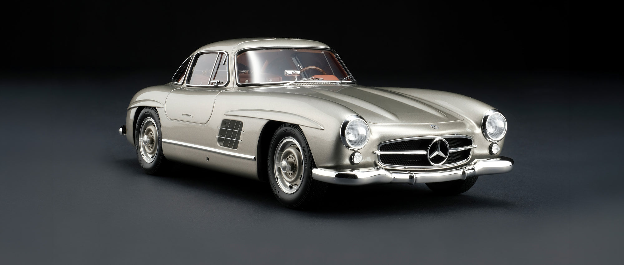 梅赛德斯 - 奔驰 300 SL 鸥翼跑车