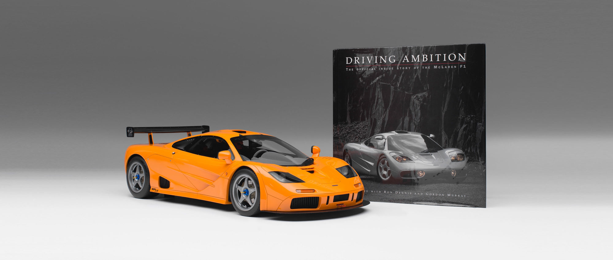 迈凯伦F1 LM配套附戈登·穆雷签名的专属精装书《Driving Ambition》
